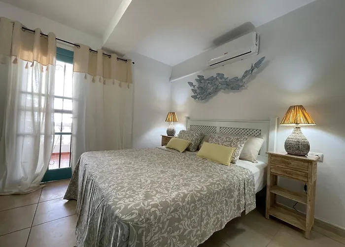 Port Royal Apartments, Heated Pool, Speed Wifi, Terrace